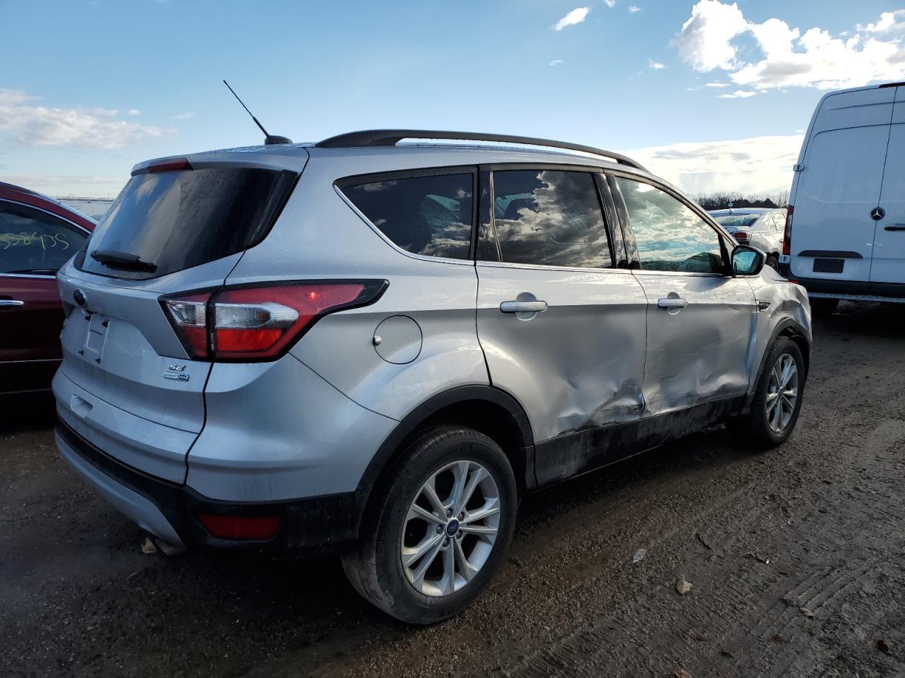 2017 FORD ESCAPE SE - Image 3