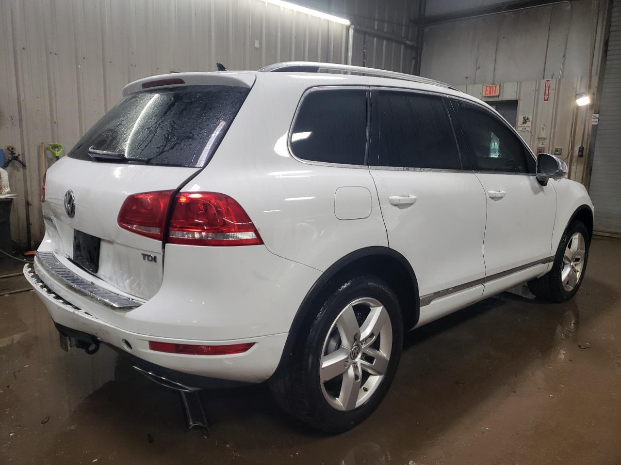 2013 VOLKSWAGEN TOUAREG V6 - Image 3