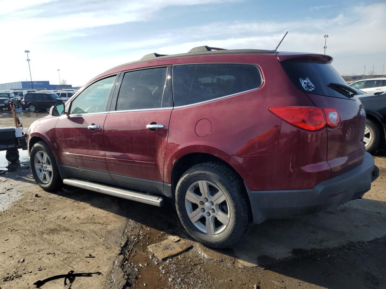 2011 CHEVROLET TRAVERSE L - Фото 2