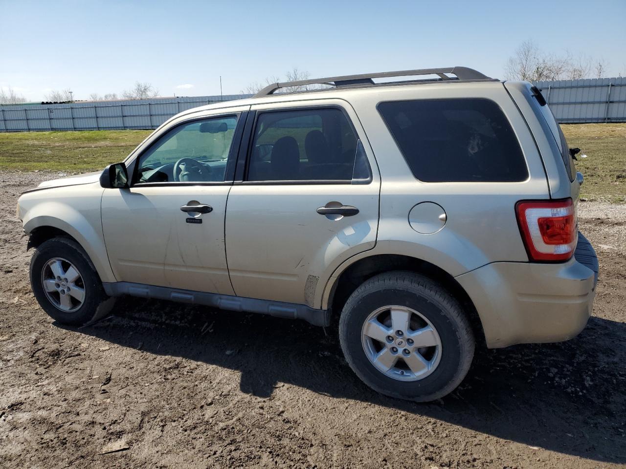 2010 FORD ESCAPE XLT - Image 2