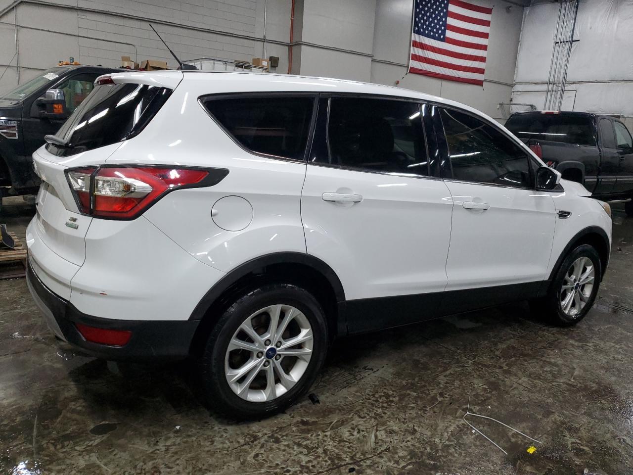 2017 FORD ESCAPE SE - Image 3