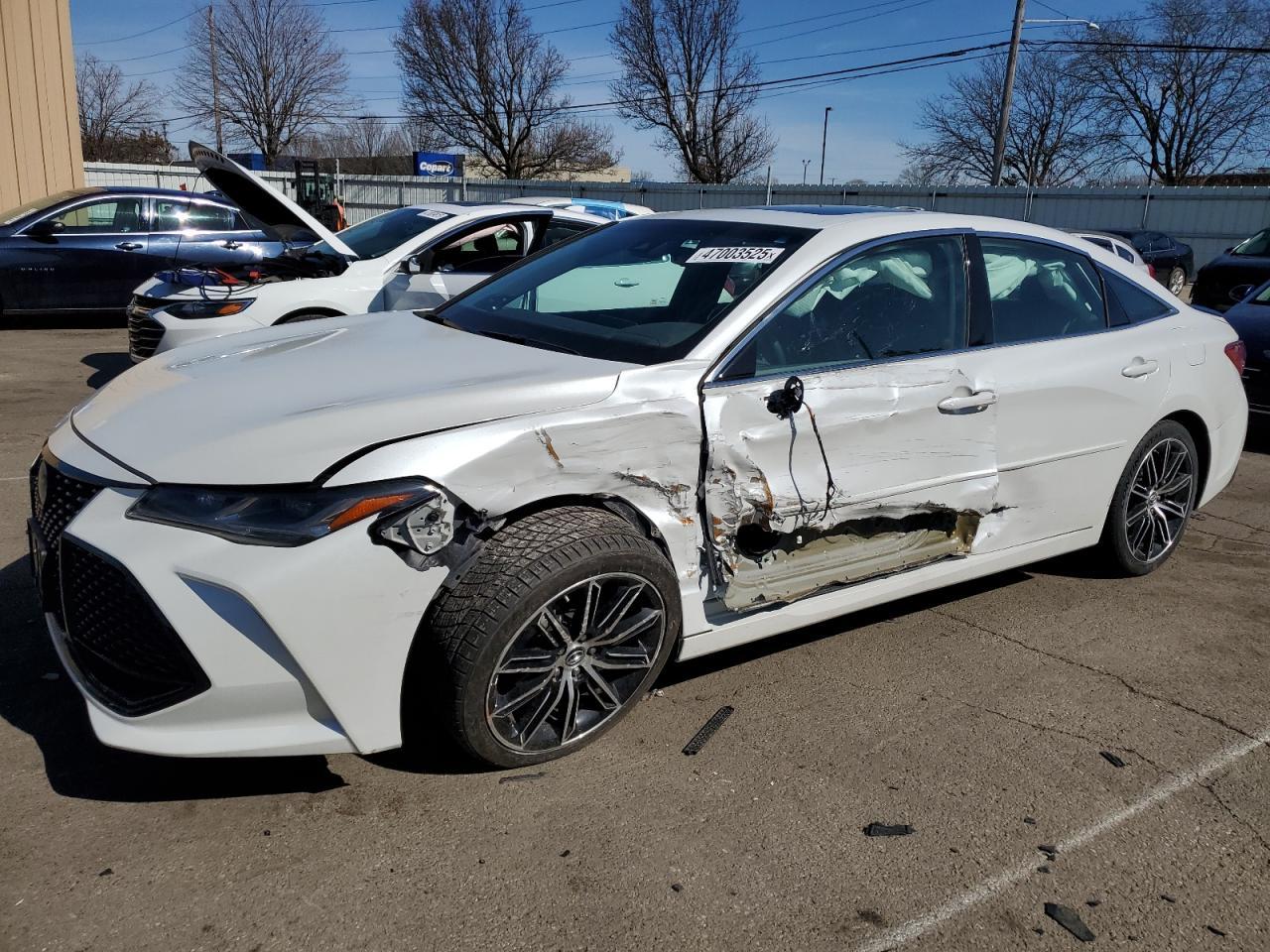 2019 TOYOTA AVALON XLE