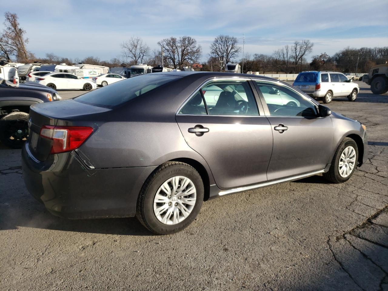 2014 TOYOTA CAMRY L - Фото 3