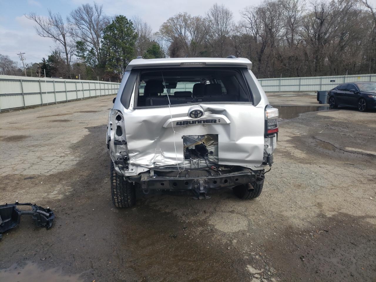 2022 TOYOTA 4RUNNER SR - Фото 6