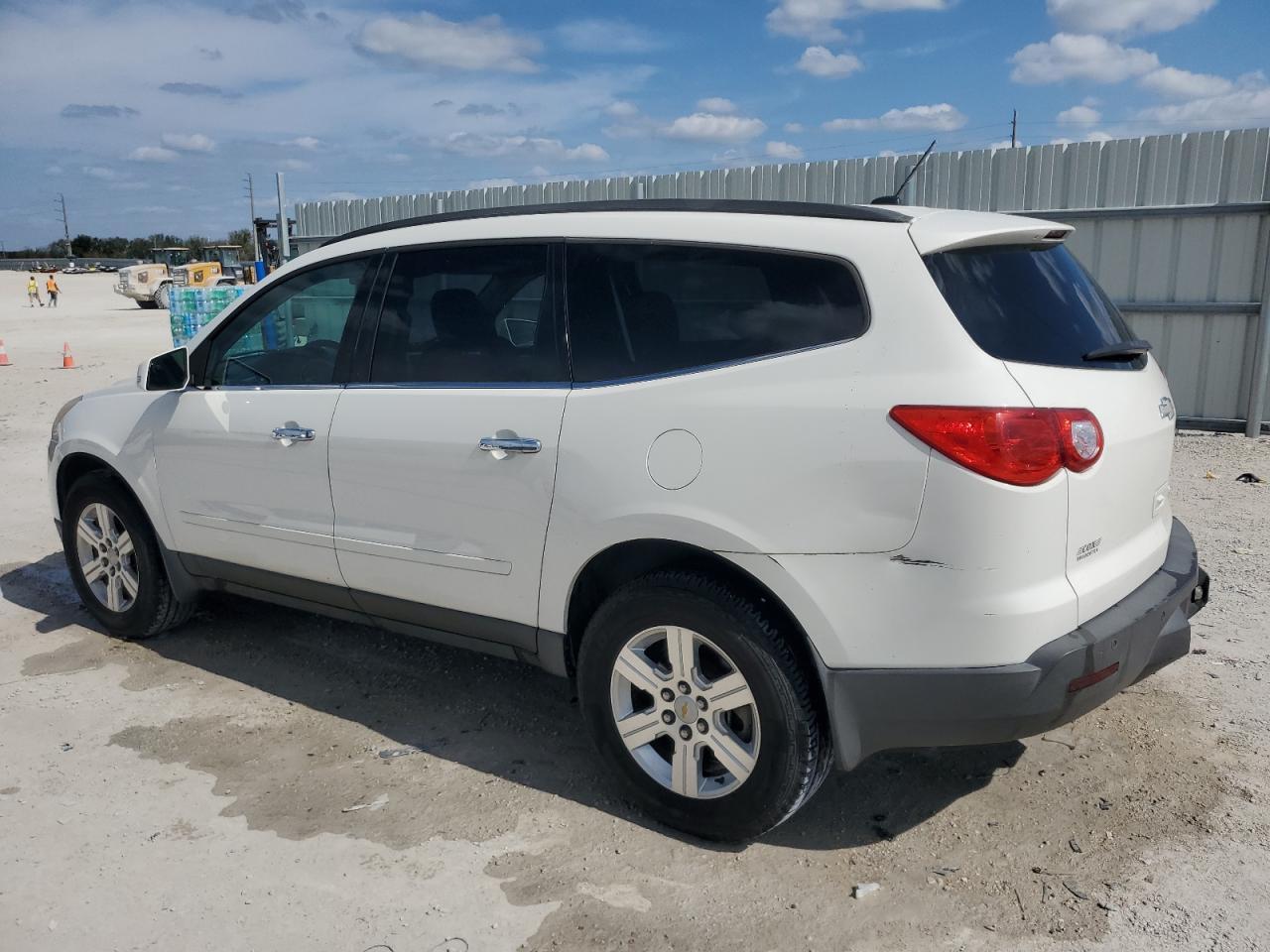 2012 CHEVROLET TRAVERSE L - Фото 2