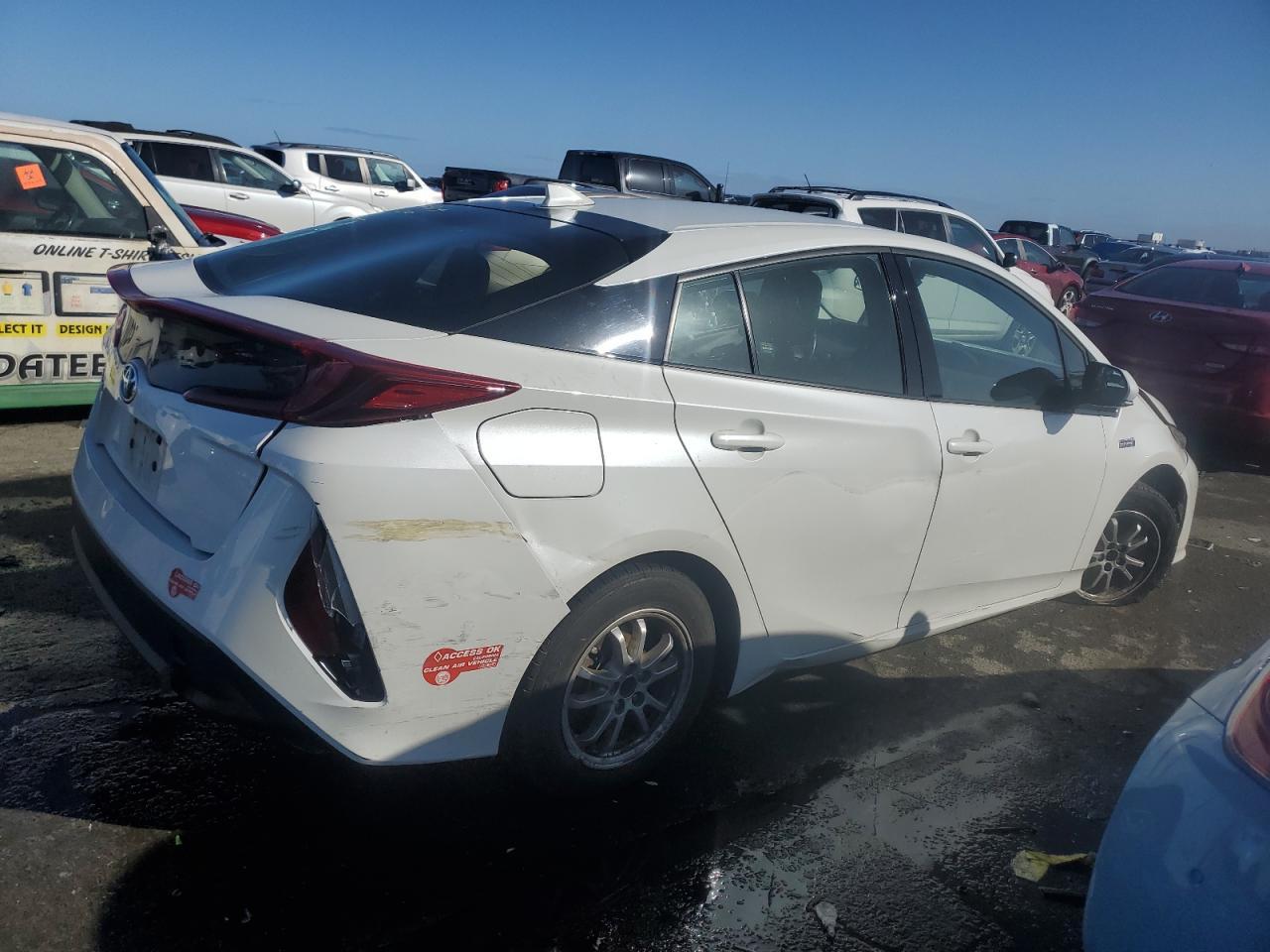 2018 TOYOTA PRIUS PRIM - Image 3