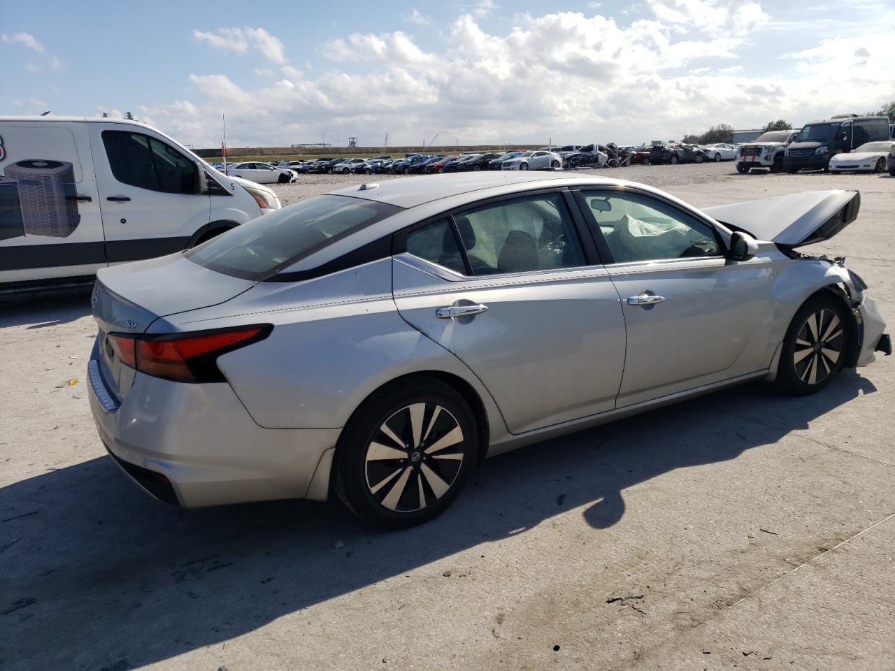 2022 NISSAN ALTIMA SV - Image 3
