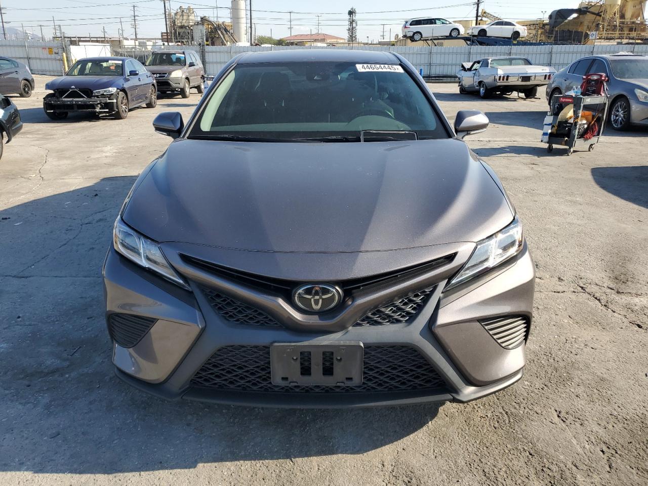 2020 TOYOTA CAMRY SE - Фото 5