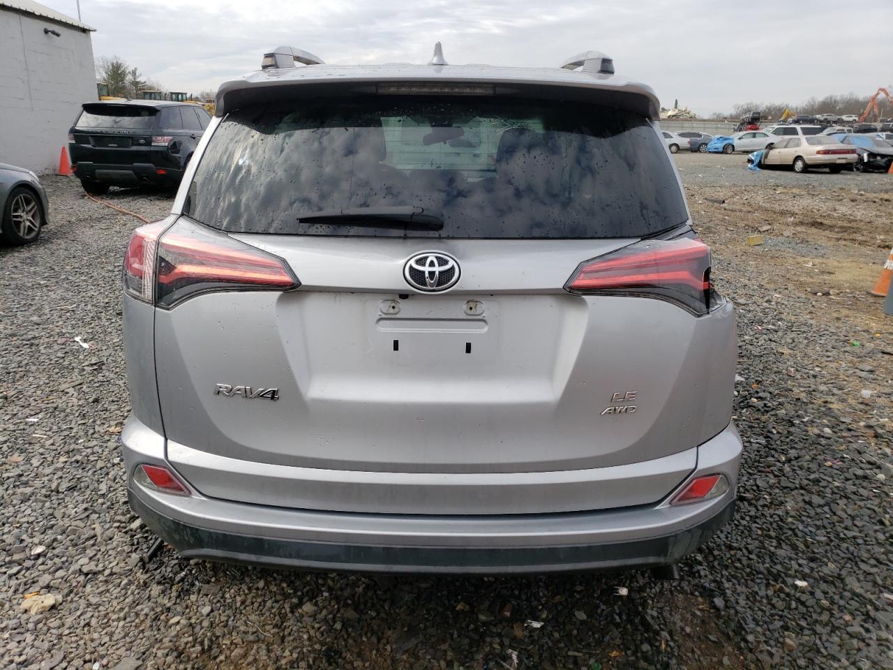 2018 TOYOTA RAV4 LE - Фото 6
