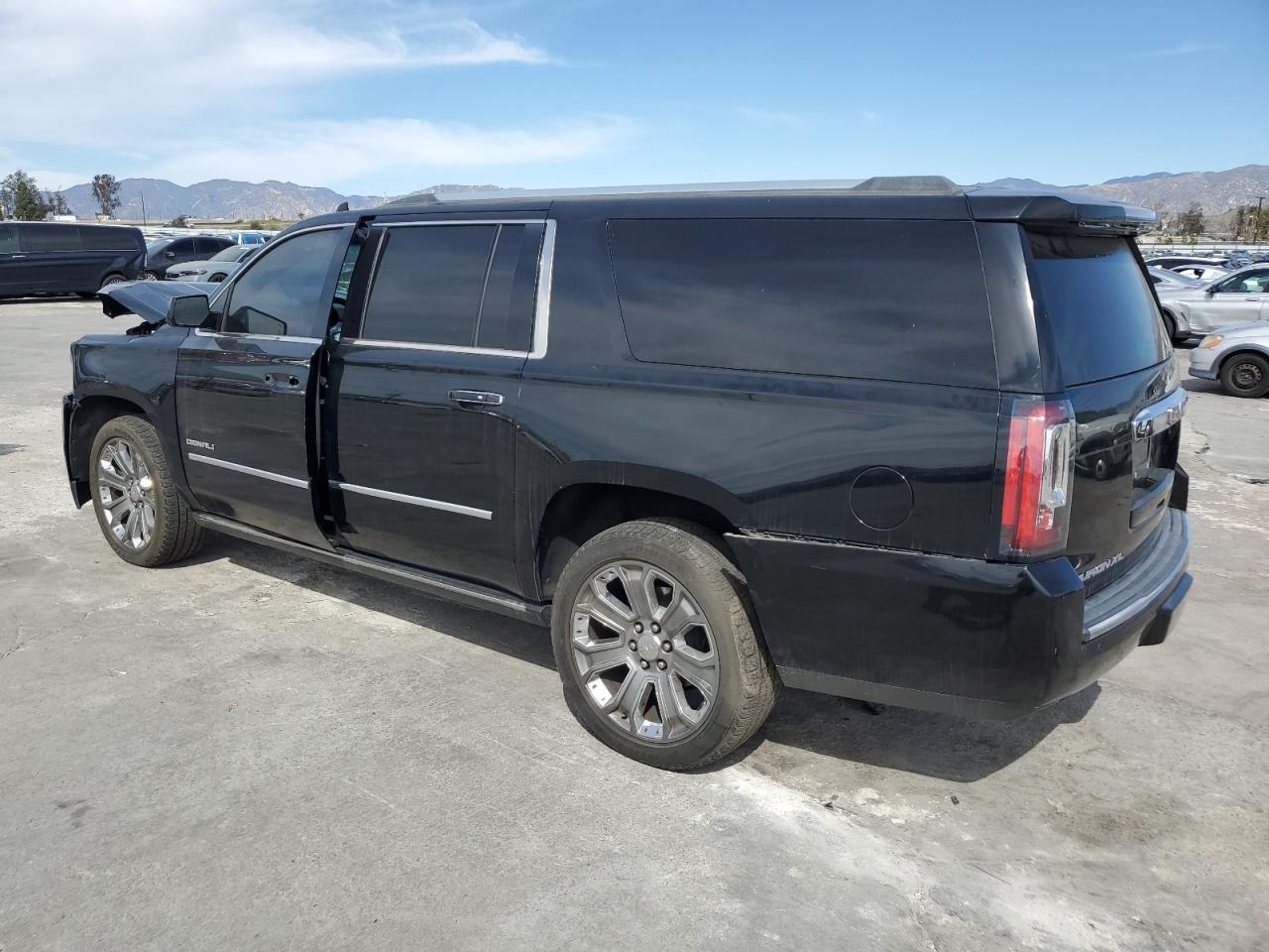 2016 GMC YUKON XL D - Фото 2