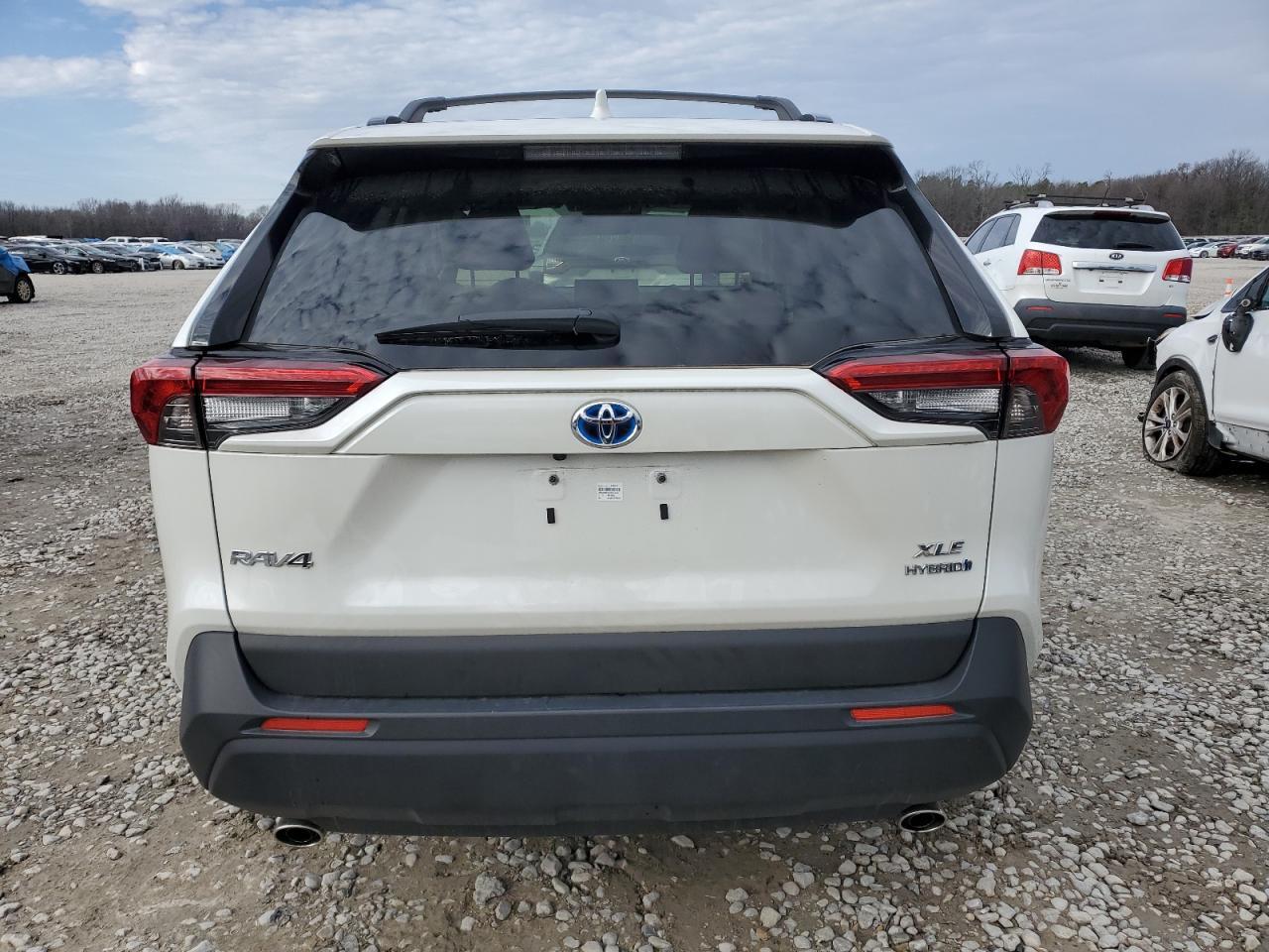 2022 TOYOTA RAV4 XLE P - Фото 6