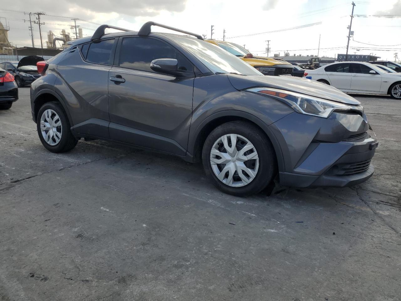 2019 TOYOTA C-HR XLE - Фото 4