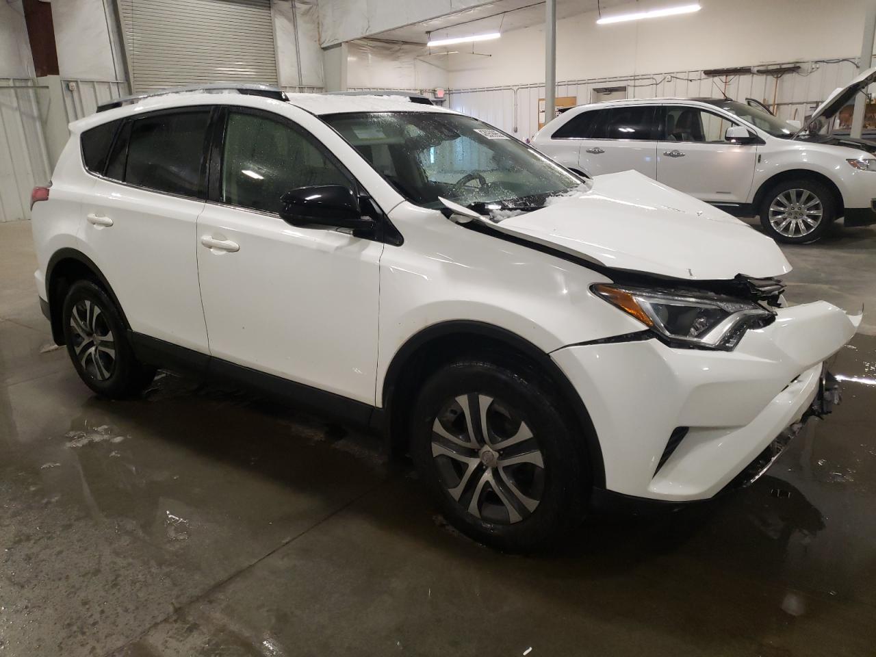 2018 TOYOTA RAV4 LE - Фото 4