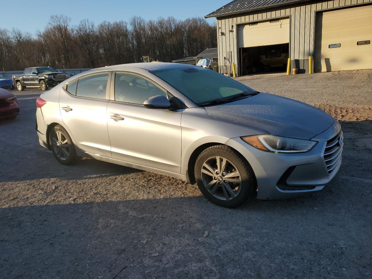 2017 HYUNDAI ELANTRA SE - Фото 4