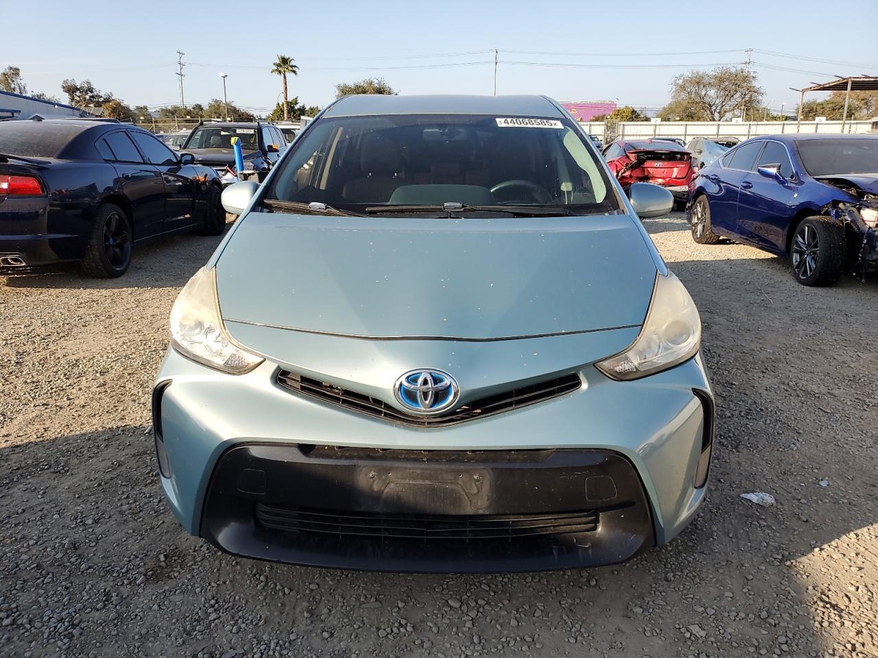 2015 TOYOTA PRIUS V - Image 5