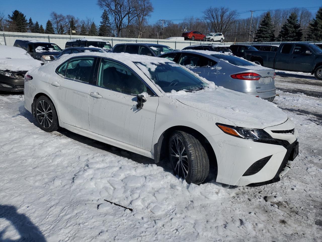 2020 TOYOTA CAMRY SE - Фото 4
