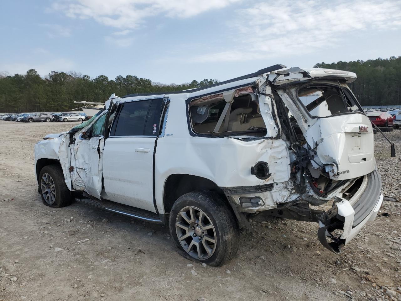 2016 GMC YUKON XL C - Image 2