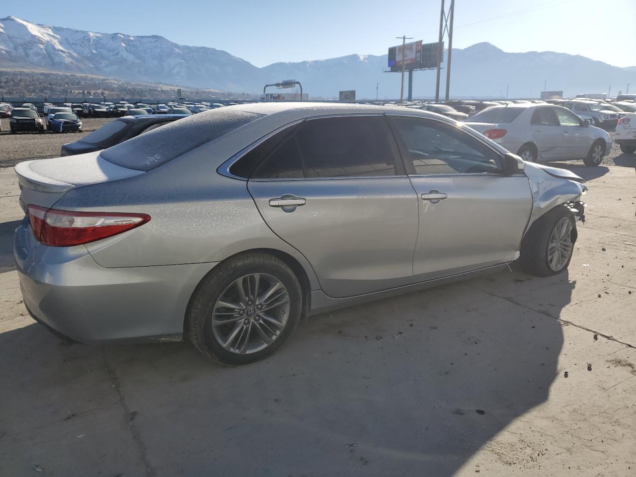 2017 TOYOTA CAMRY LE - Фото 3