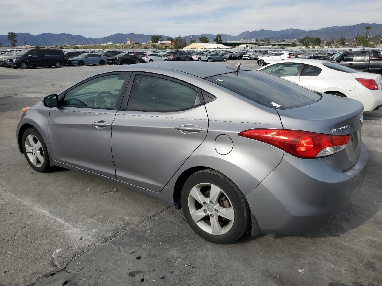 2013 HYUNDAI ELANTRA GL - Фото 2