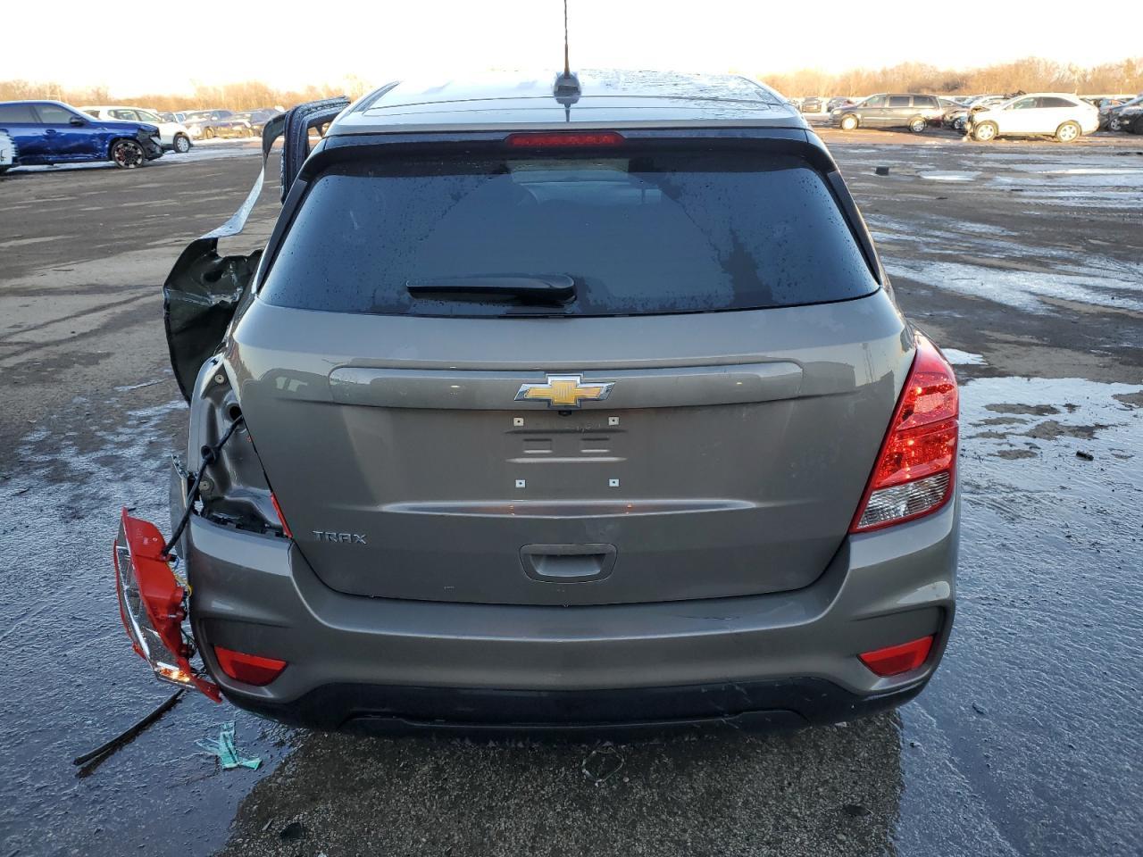 2021 CHEVROLET TRAX LS - Image 6