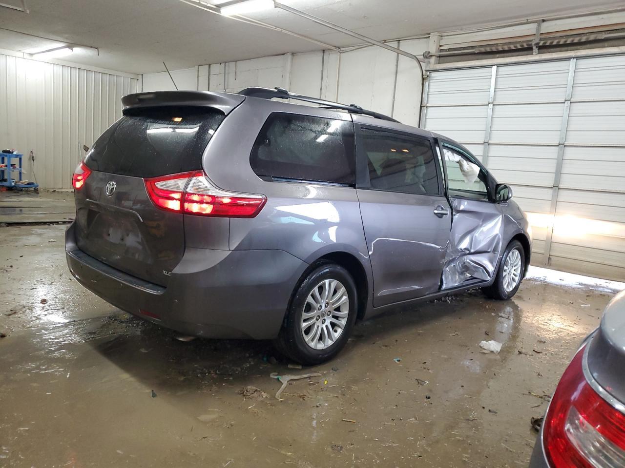 2015 TOYOTA SIENNA XLE - Фото 3