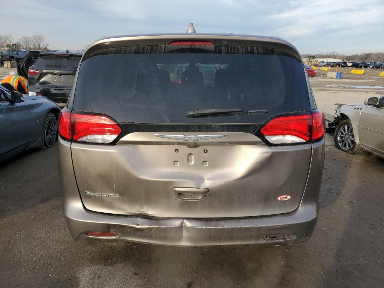 2017 CHRYSLER PACIFICA L - Image 6