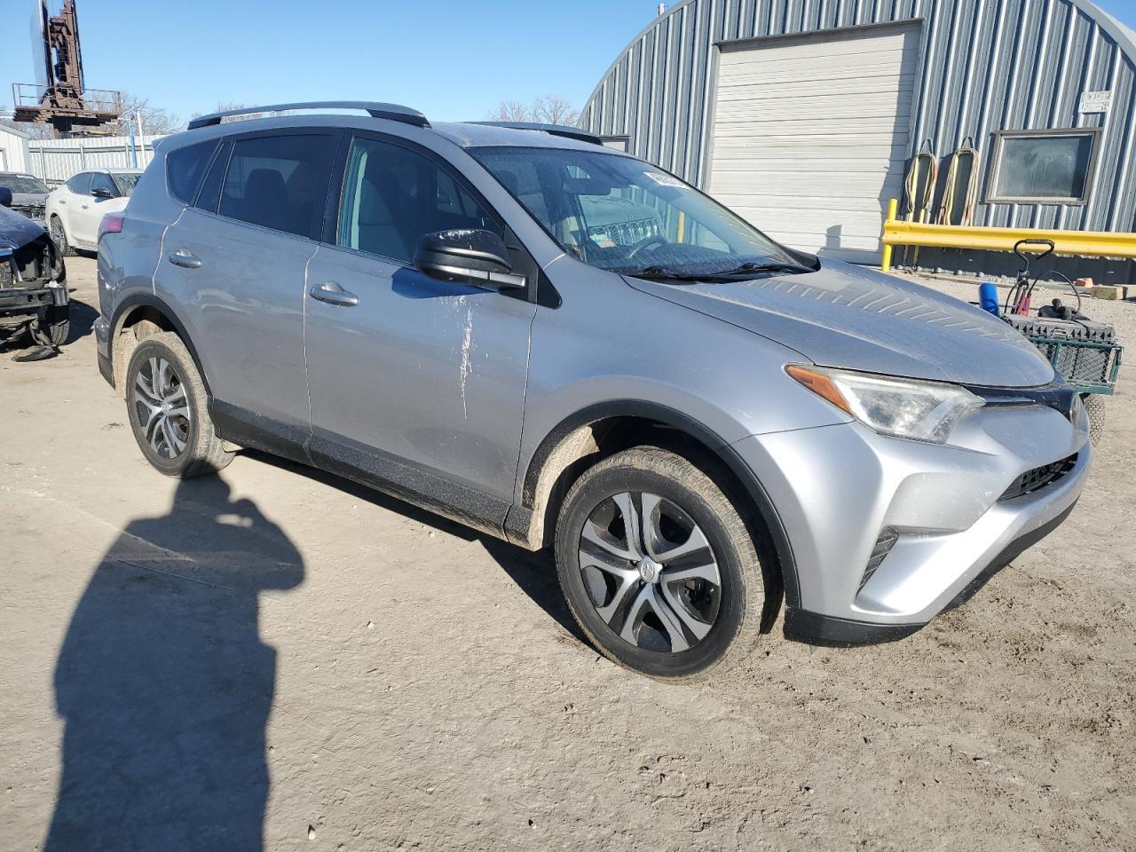 2017 TOYOTA RAV4 LE - Image 4