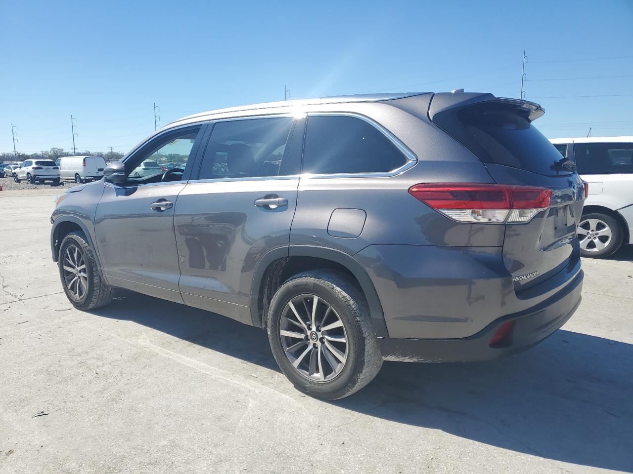 2018 TOYOTA HIGHLANDER - Image 2