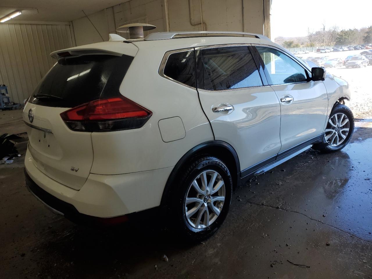 2017 NISSAN ROGUE SV - Фото 3
