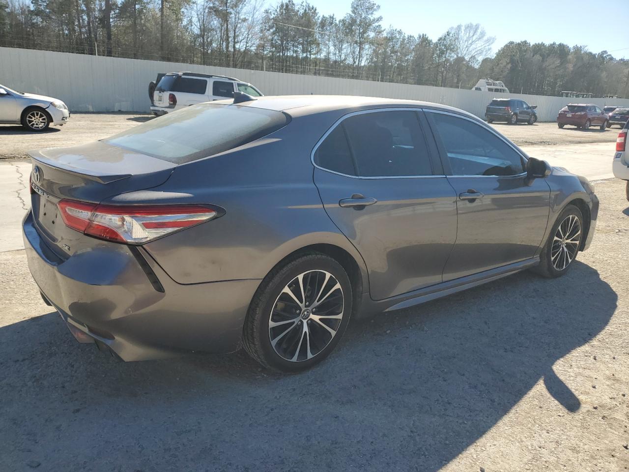 2020 TOYOTA CAMRY SE - Фото 3
