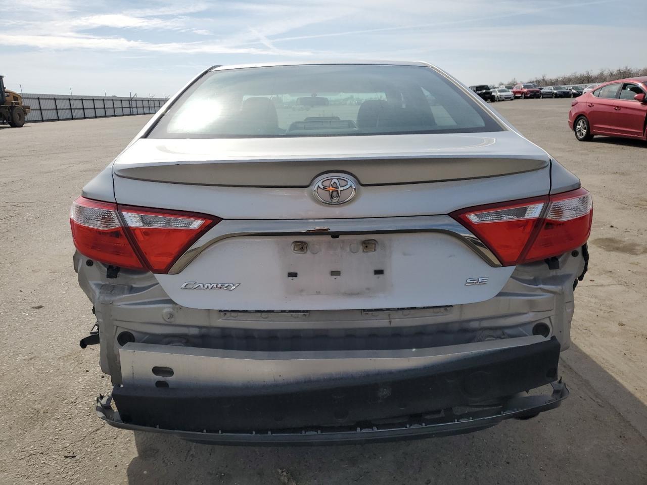 2016 TOYOTA CAMRY LE - Фото 6
