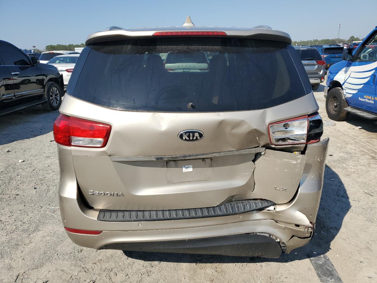 2017 KIA SEDONA LX - Image 6