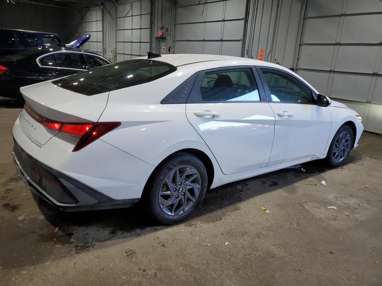 2024 HYUNDAI ELANTRA SE - Фото 3