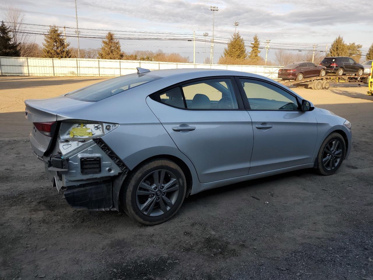 2018 HYUNDAI ELANTRA SE - Фото 3