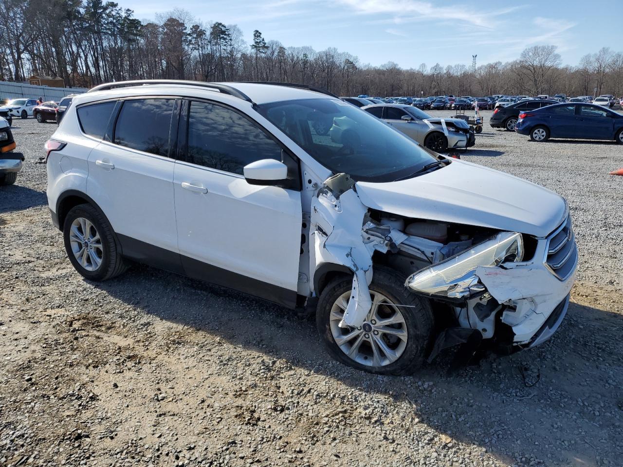 2017 FORD ESCAPE SE - Image 4