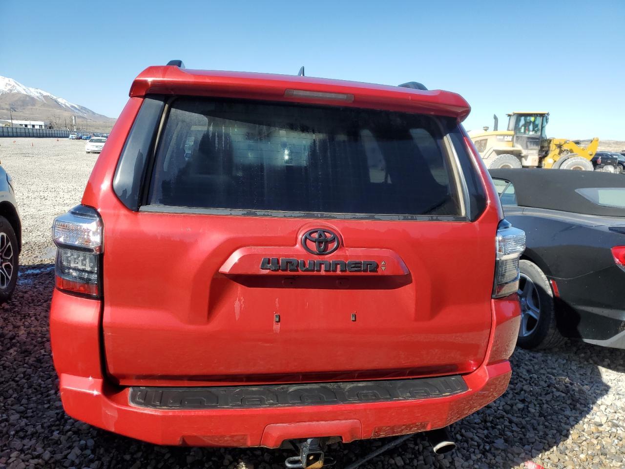 2022 TOYOTA 4RUNNER SR - Image 6