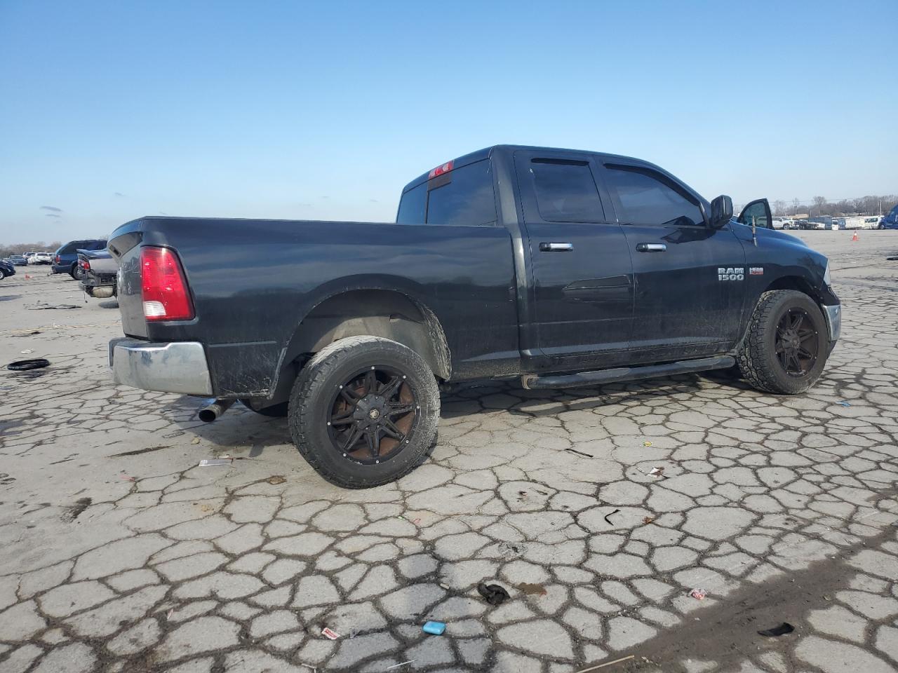 2017 RAM 1500 SLT - Фото 3