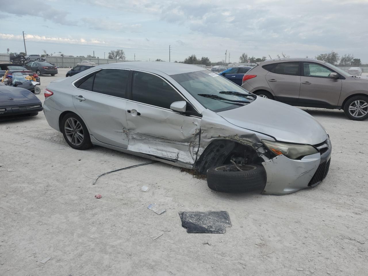 2017 TOYOTA CAMRY LE - Фото 4
