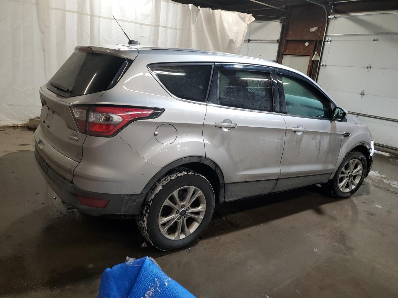 2017 FORD ESCAPE SE - Image 3