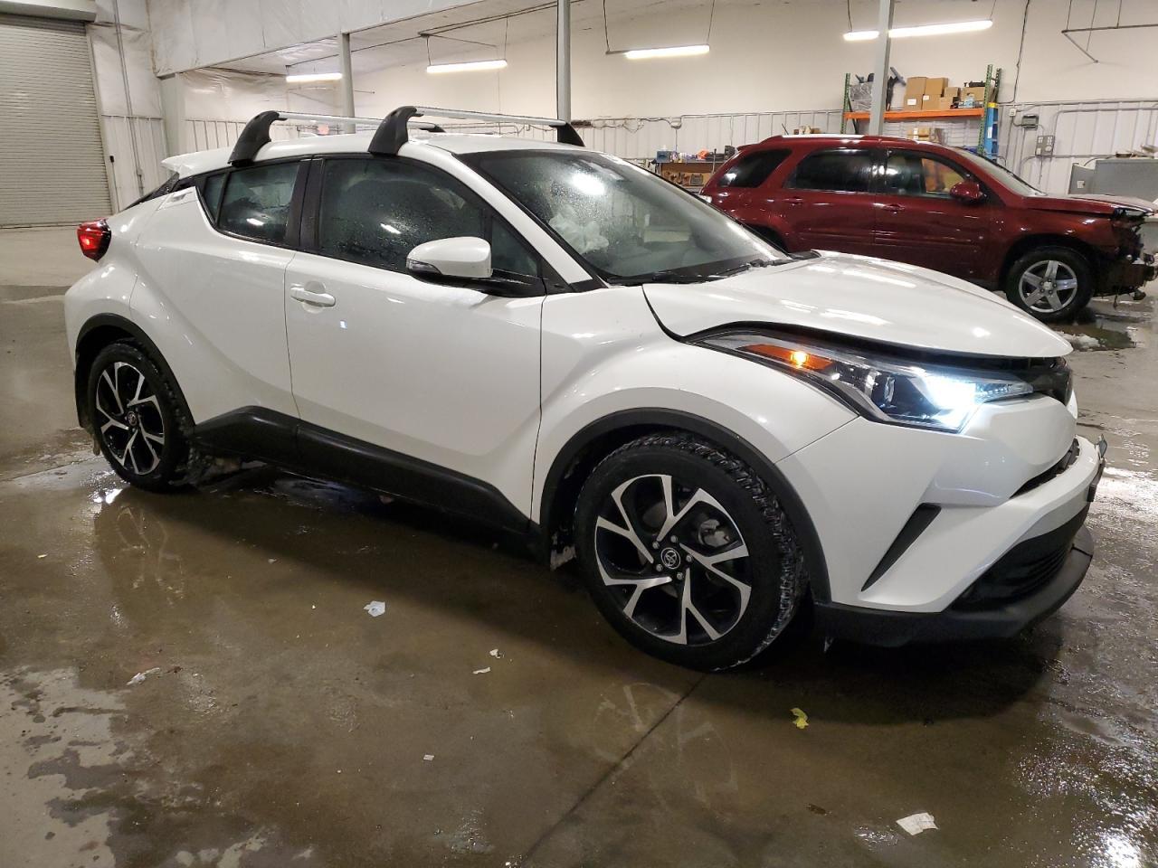 2018 TOYOTA C-HR XLE - Фото 4