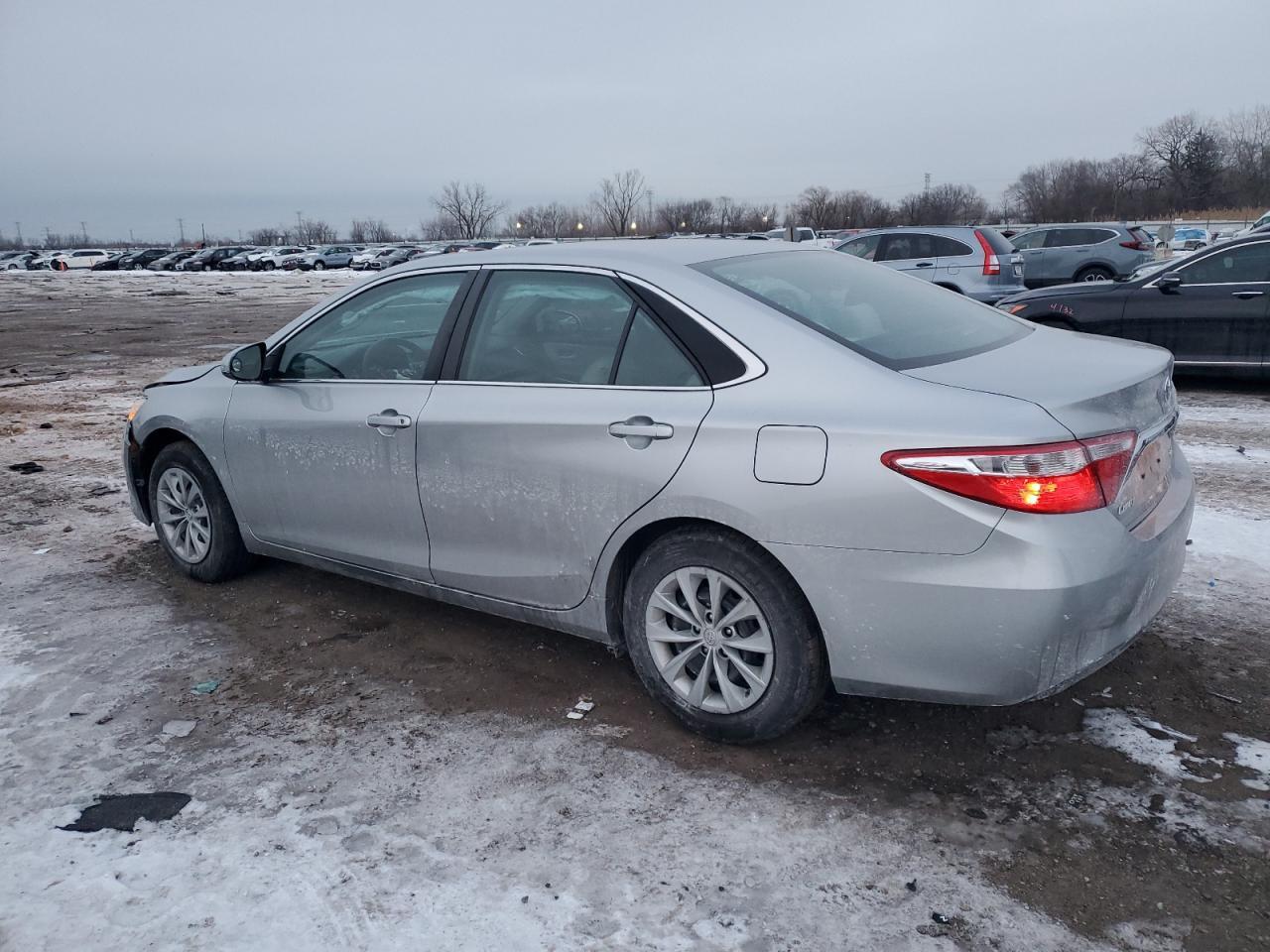 2016 TOYOTA CAMRY LE - Фото 2