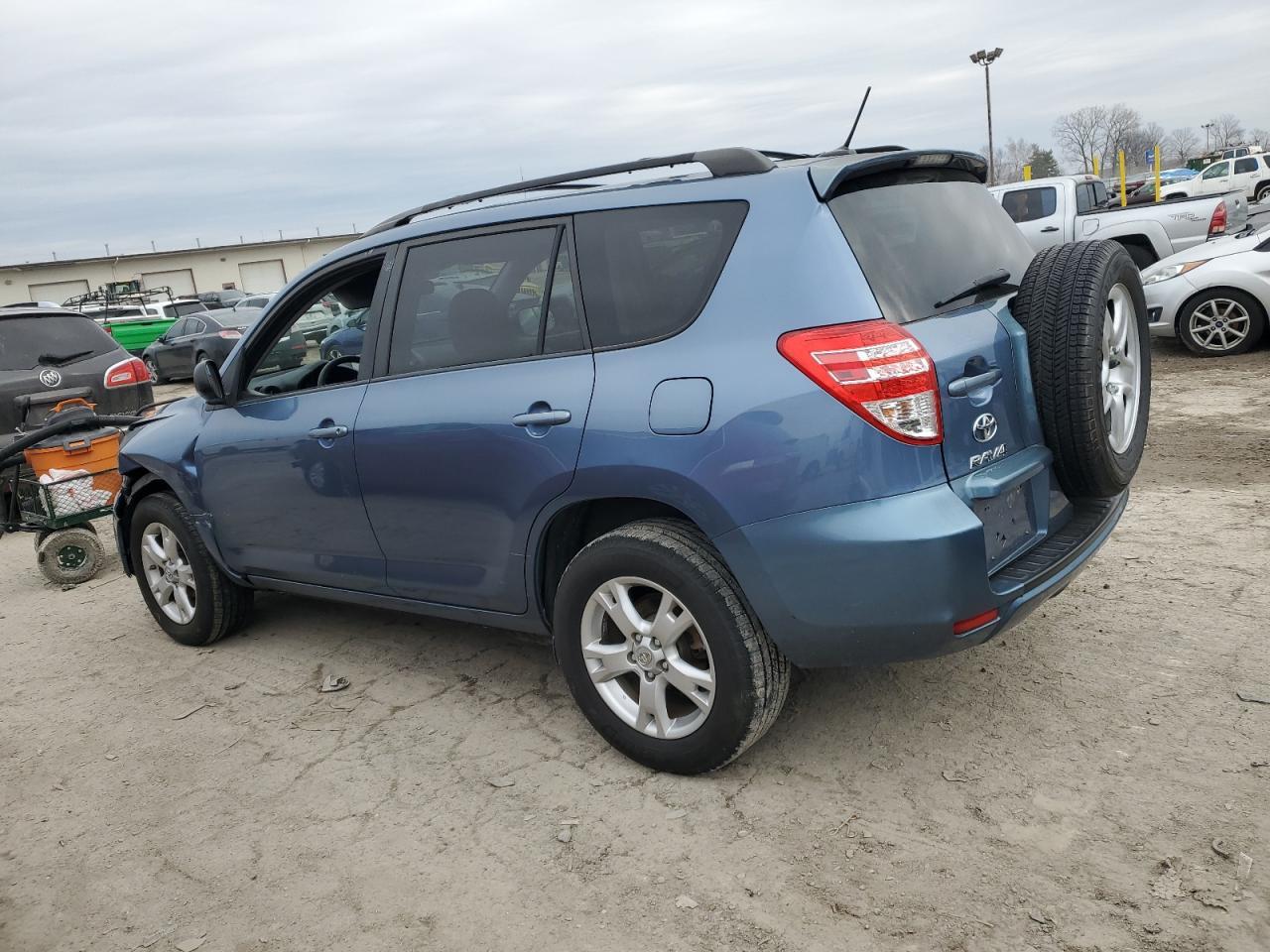 2011 TOYOTA RAV4 - Фото 2