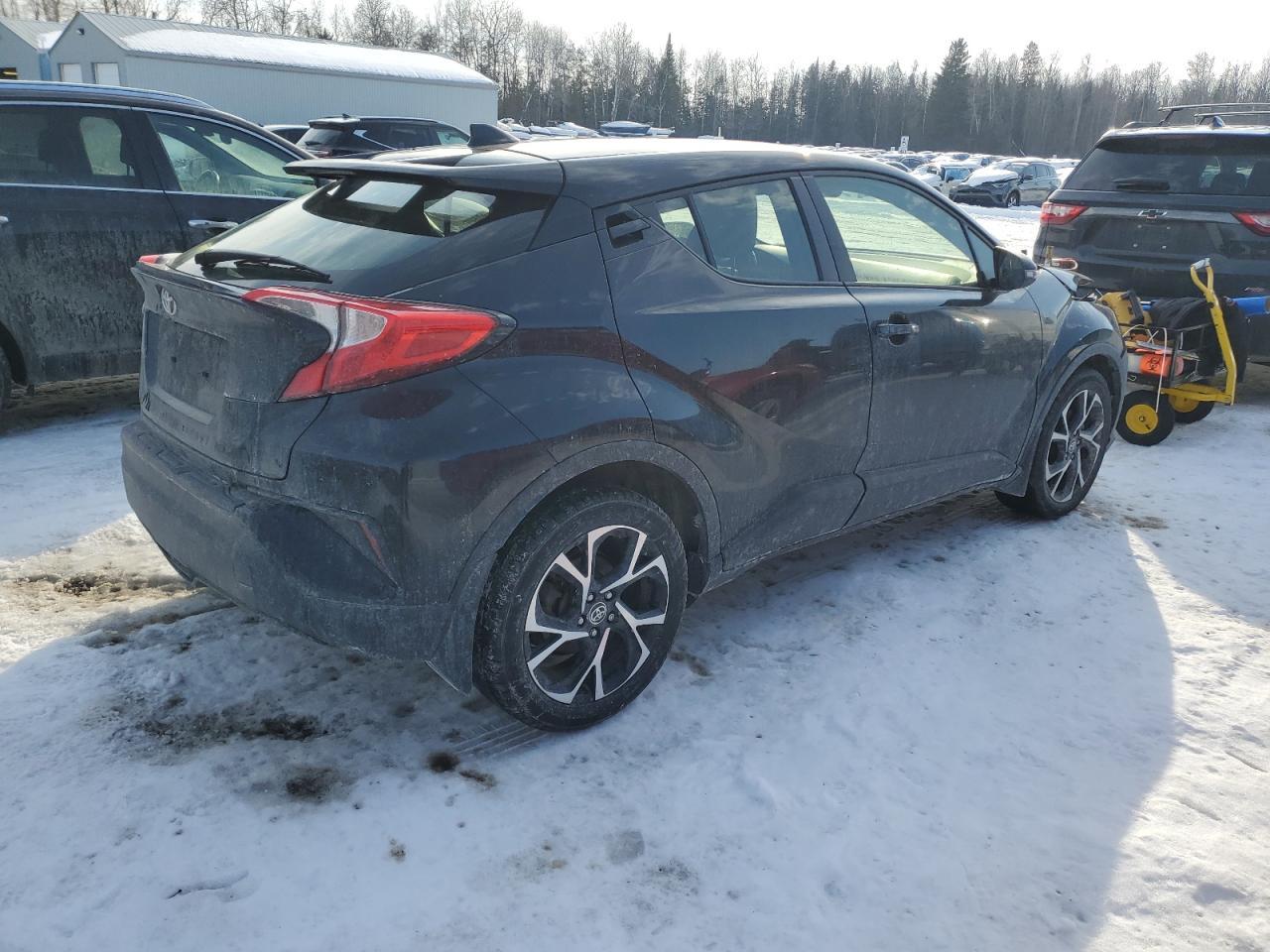 2022 TOYOTA C-HR XLE - Image 3