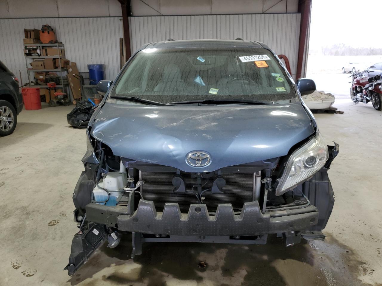 2015 TOYOTA SIENNA XLE - Image 5