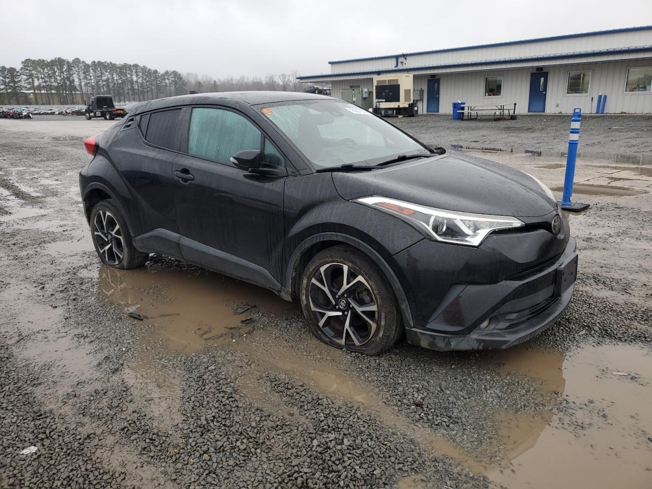 2018 TOYOTA C-HR XLE - Image 4