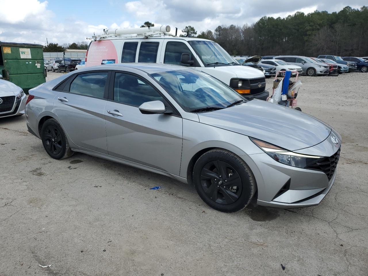 2022 HYUNDAI ELANTRA SE - Image 4