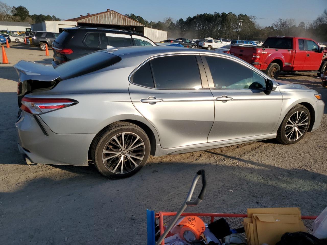 2020 TOYOTA CAMRY SE - Image 3