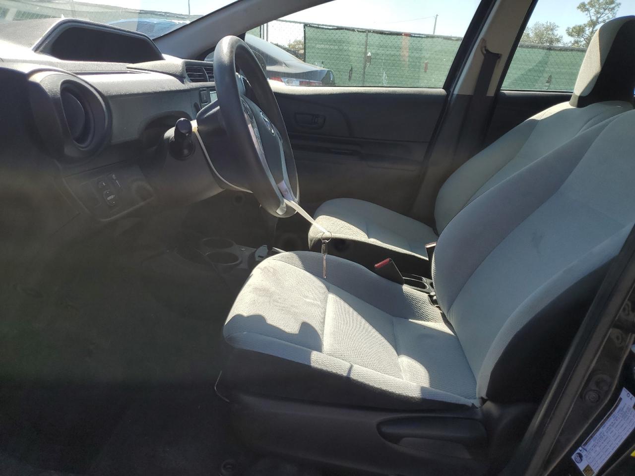 2015 TOYOTA PRIUS C - Image 7