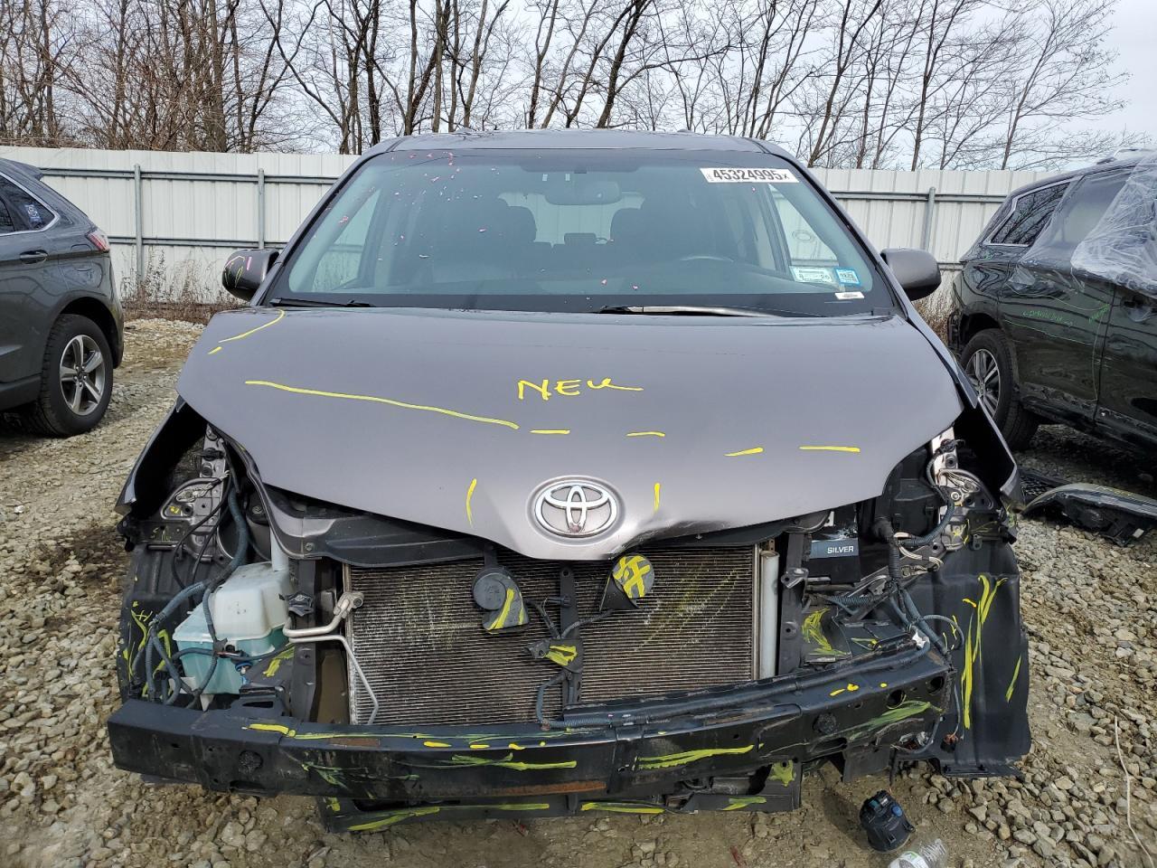 2015 TOYOTA SIENNA SPO - Фото 5
