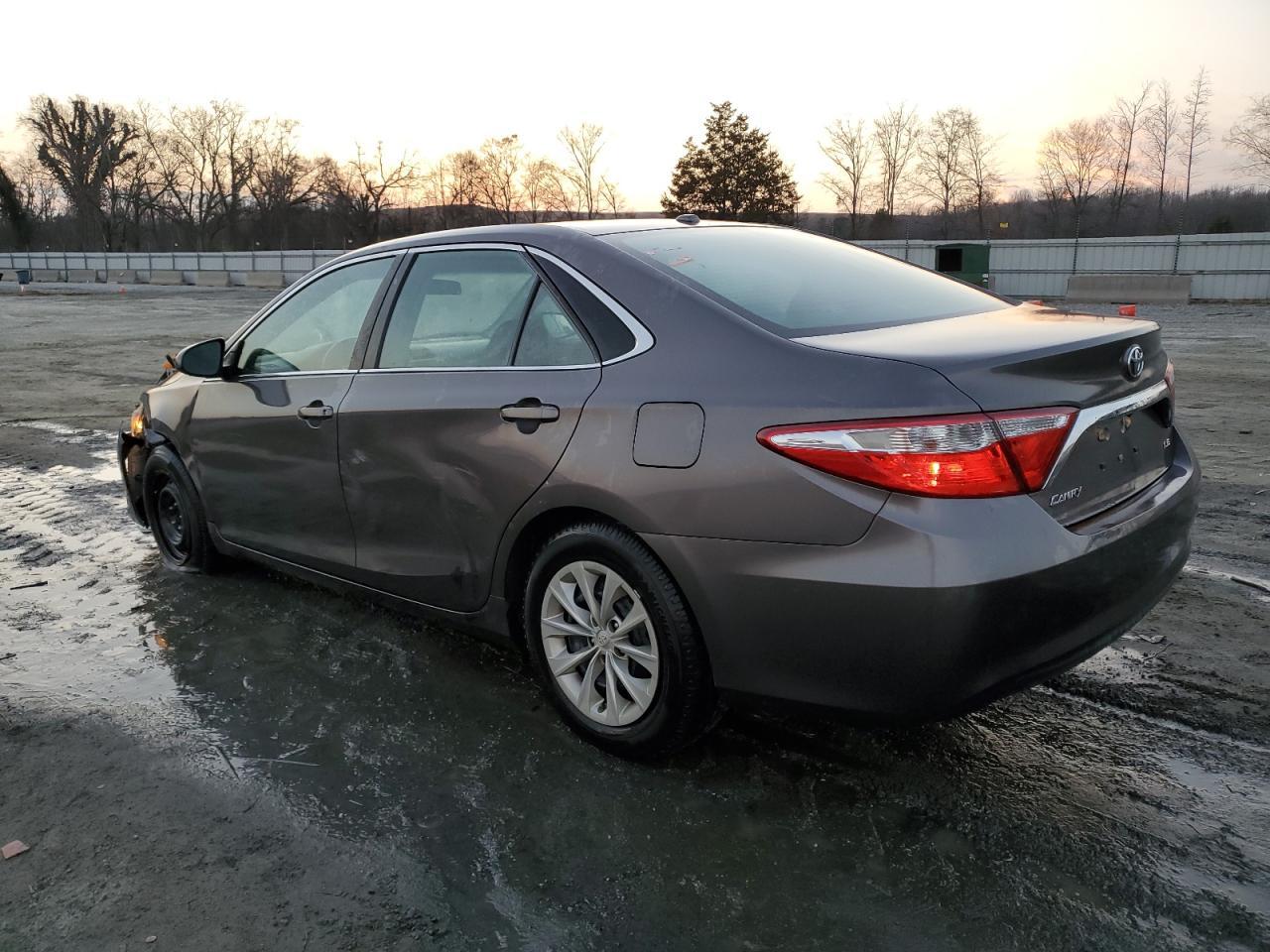 2015 TOYOTA CAMRY LE - Фото 2
